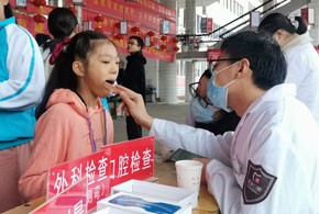 学校口腔检查